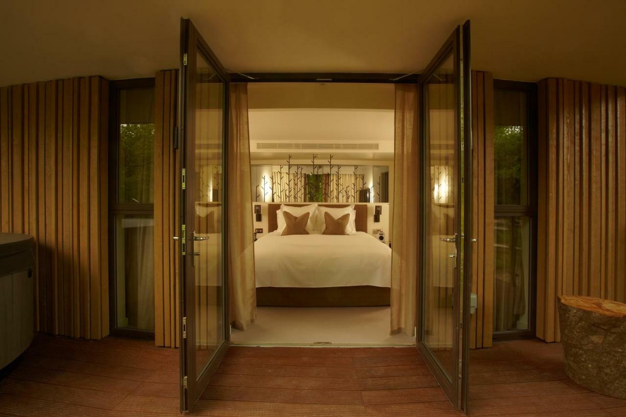 Chewton Glen Hotel - An Iconic Luxury Hotel نيو ميلتون المظهر الخارجي الصورة